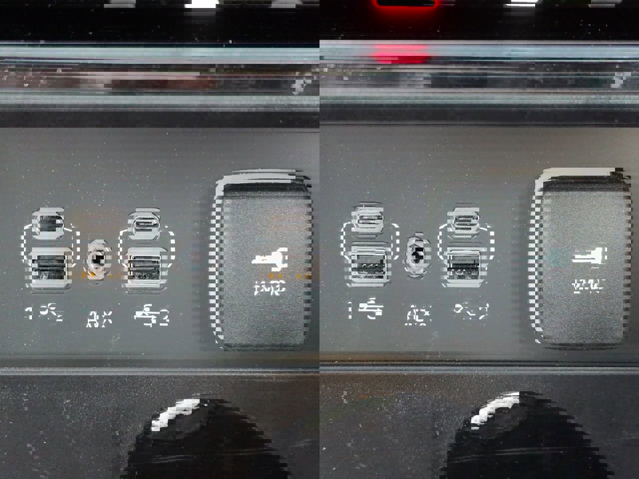 Used 2025 Jeep Grand Cherokee Laredo X image 23