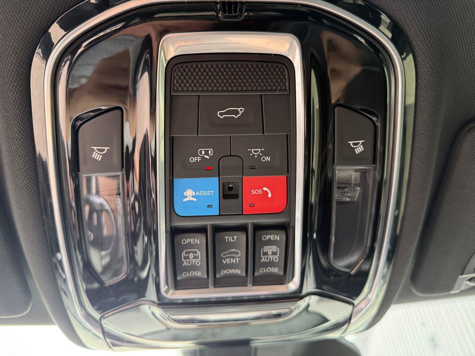 Used 2023 Jeep Grand Cherokee Overland AWD/4WD image 17