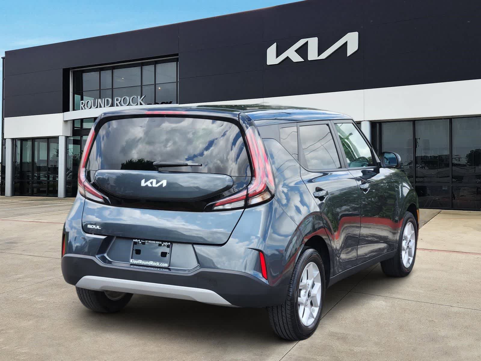 Certified 2025 Kia Soul LX w/ LX Technology Package FWD image 5