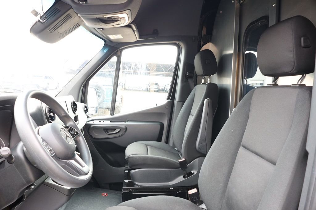 Used 2024 Mercedes-Benz Sprinter 2500 w/ Acoustic Package image 18