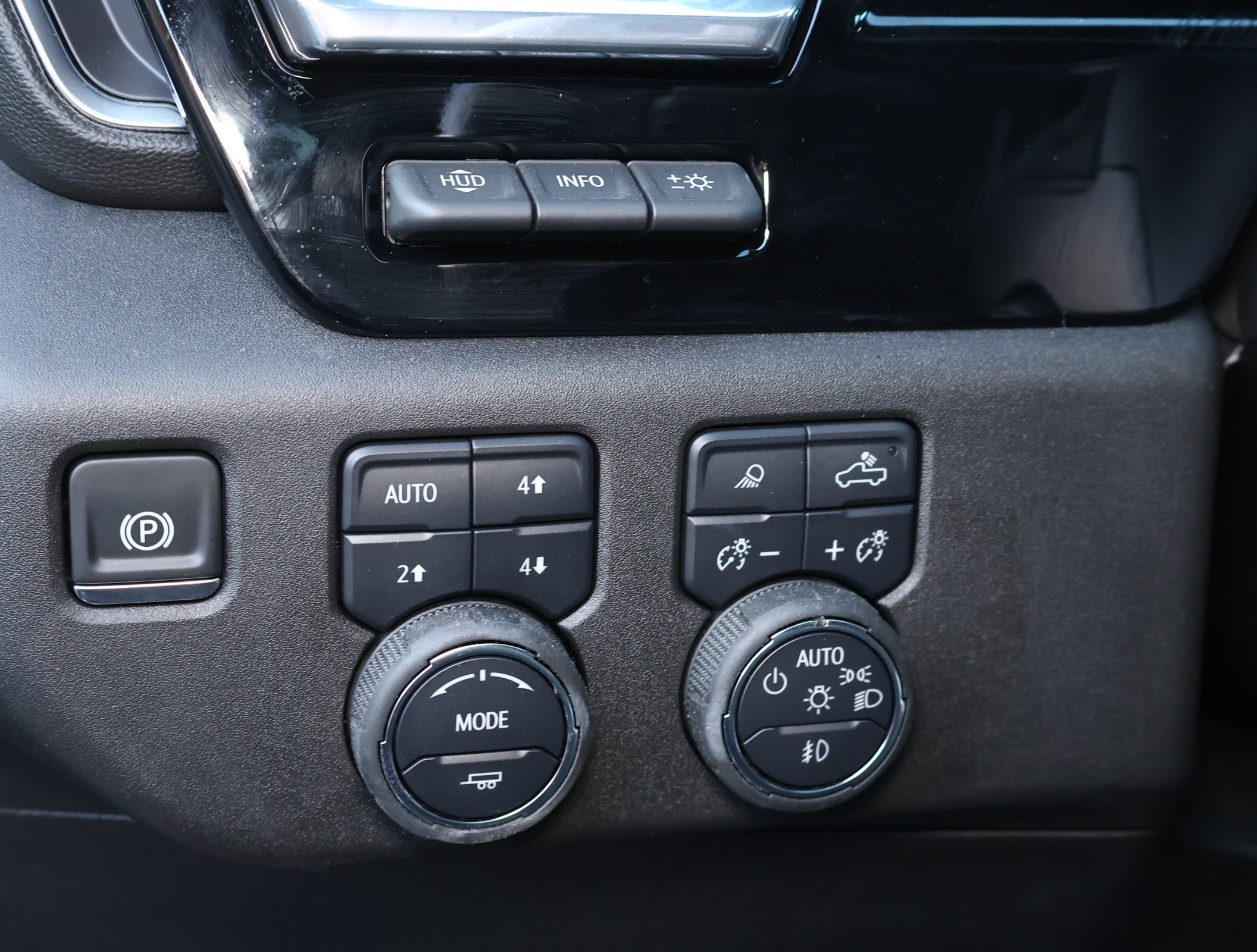 Used 2025 Chevrolet Silverado 1500 LTZ AWD/4WD image 14