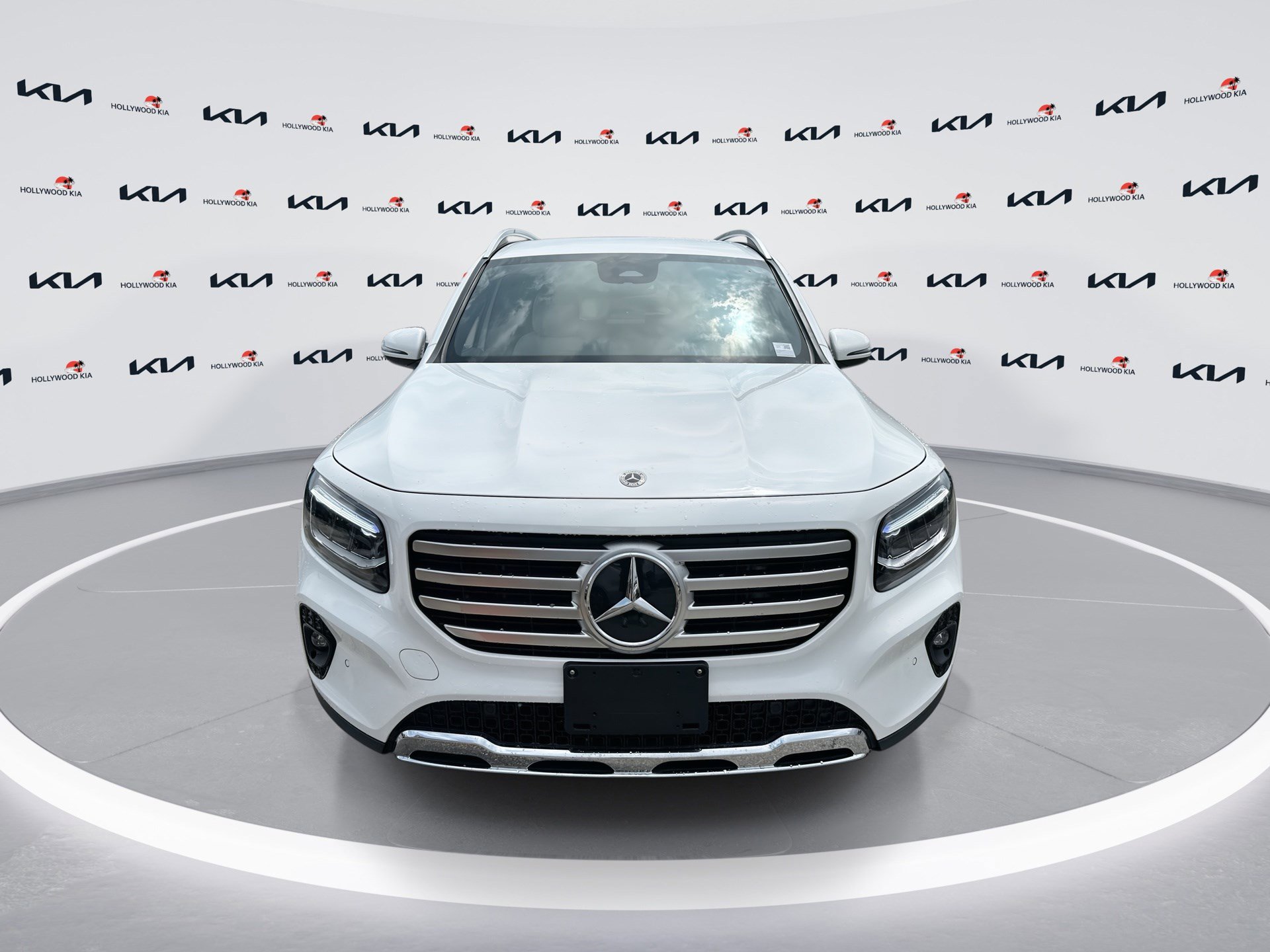 Used 2025 Mercedes-Benz GLB 250 4MATIC image 3
