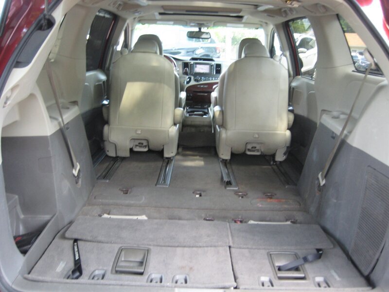 Used 2011 Toyota Sienna Limited w/ Premium Pkg AWD/4WD image 13