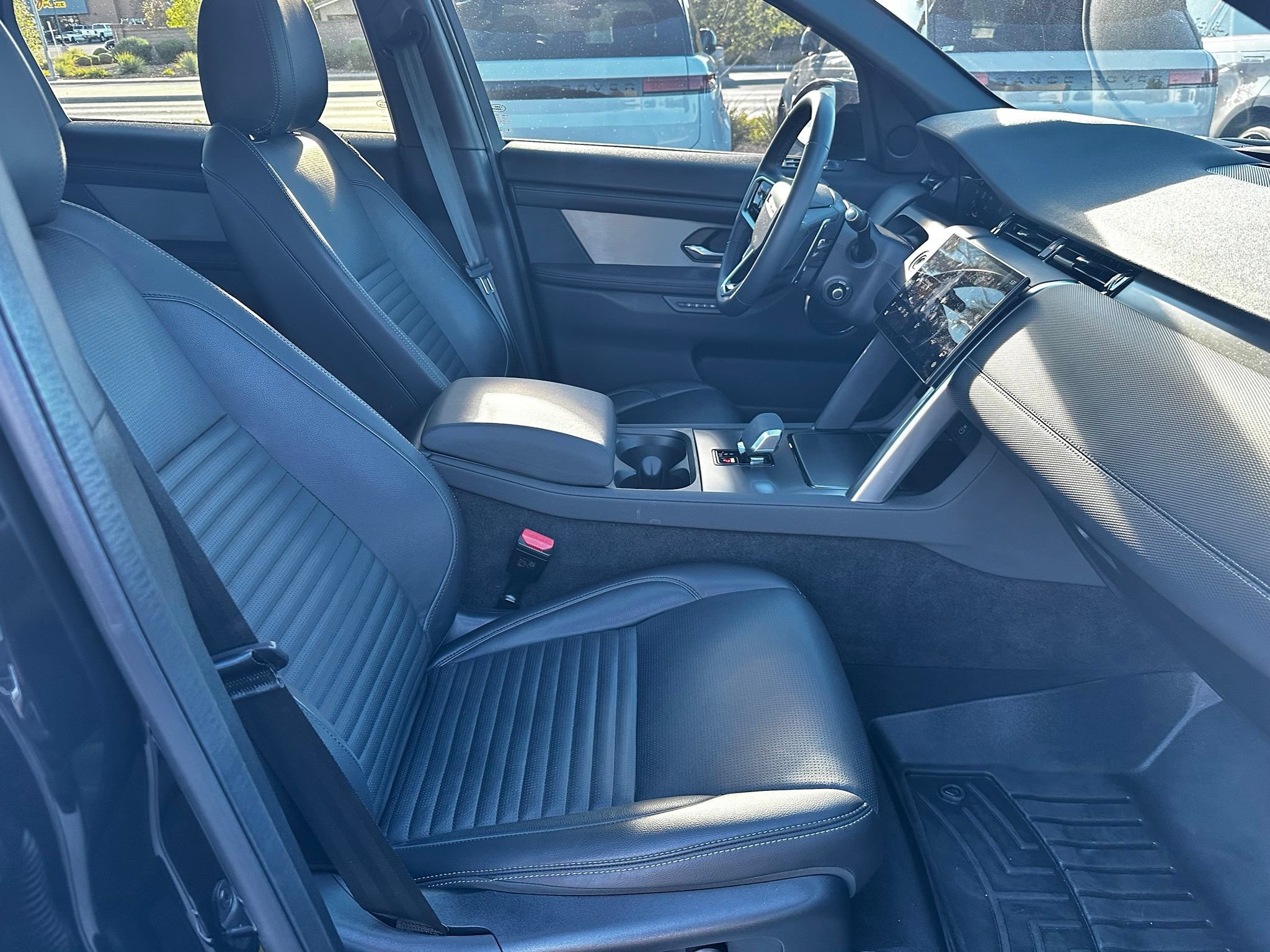 Used 2024 Land Rover Discovery Sport Dynamic SE AWD/4WD image 4