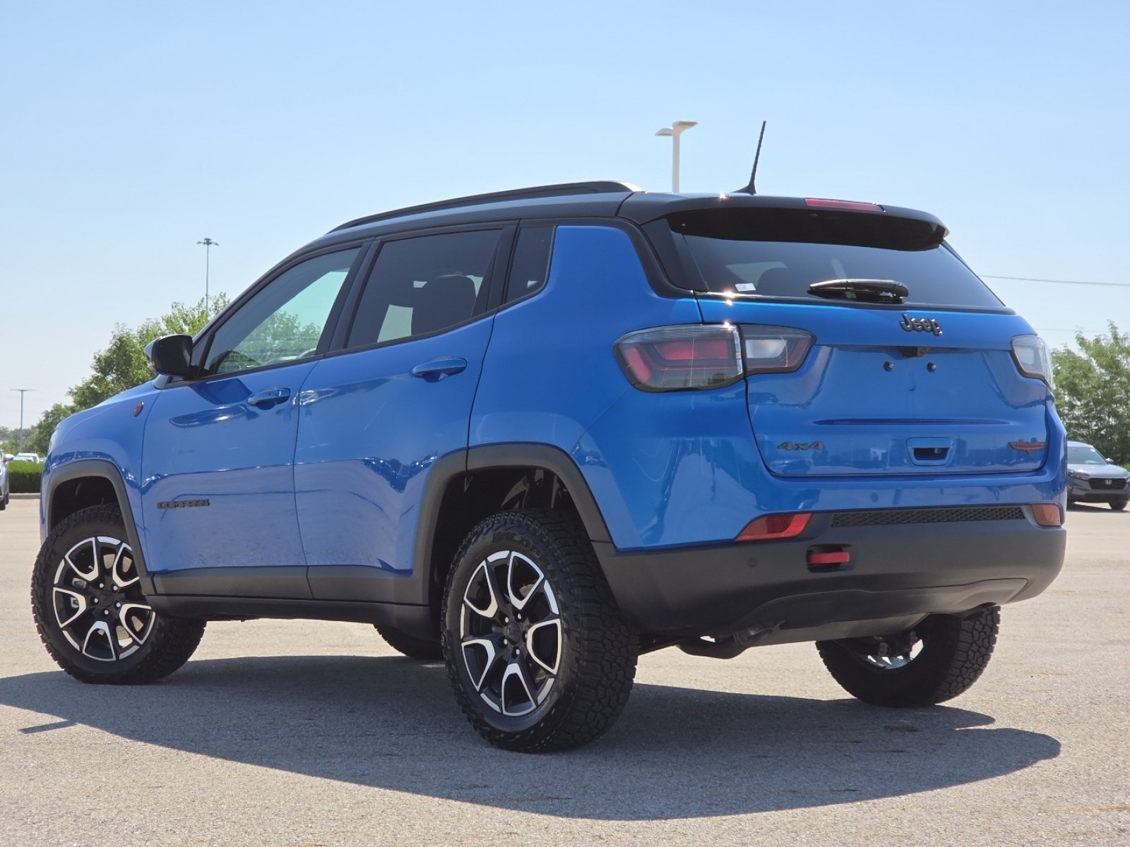Used 2024 Jeep Compass Trailhawk w/ Trailhawk Elite Group AWD/4WD image 17
