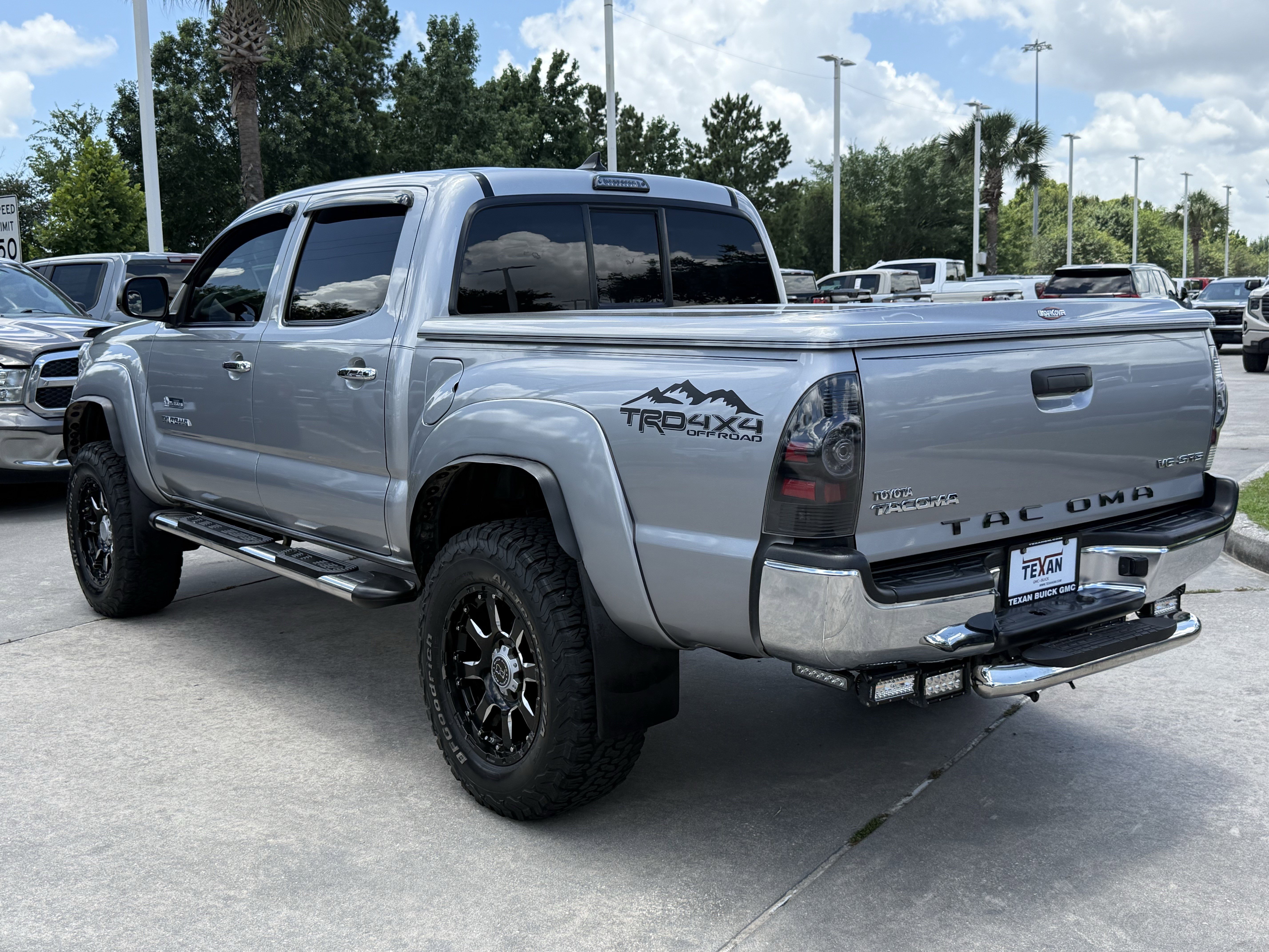 Used 2015 Toyota Tacoma 4x4 Double Cab w/ SR5 Package image 7