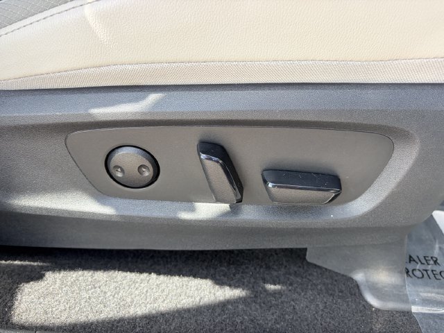 Used 2025 Nissan Pathfinder SL FWD image 12