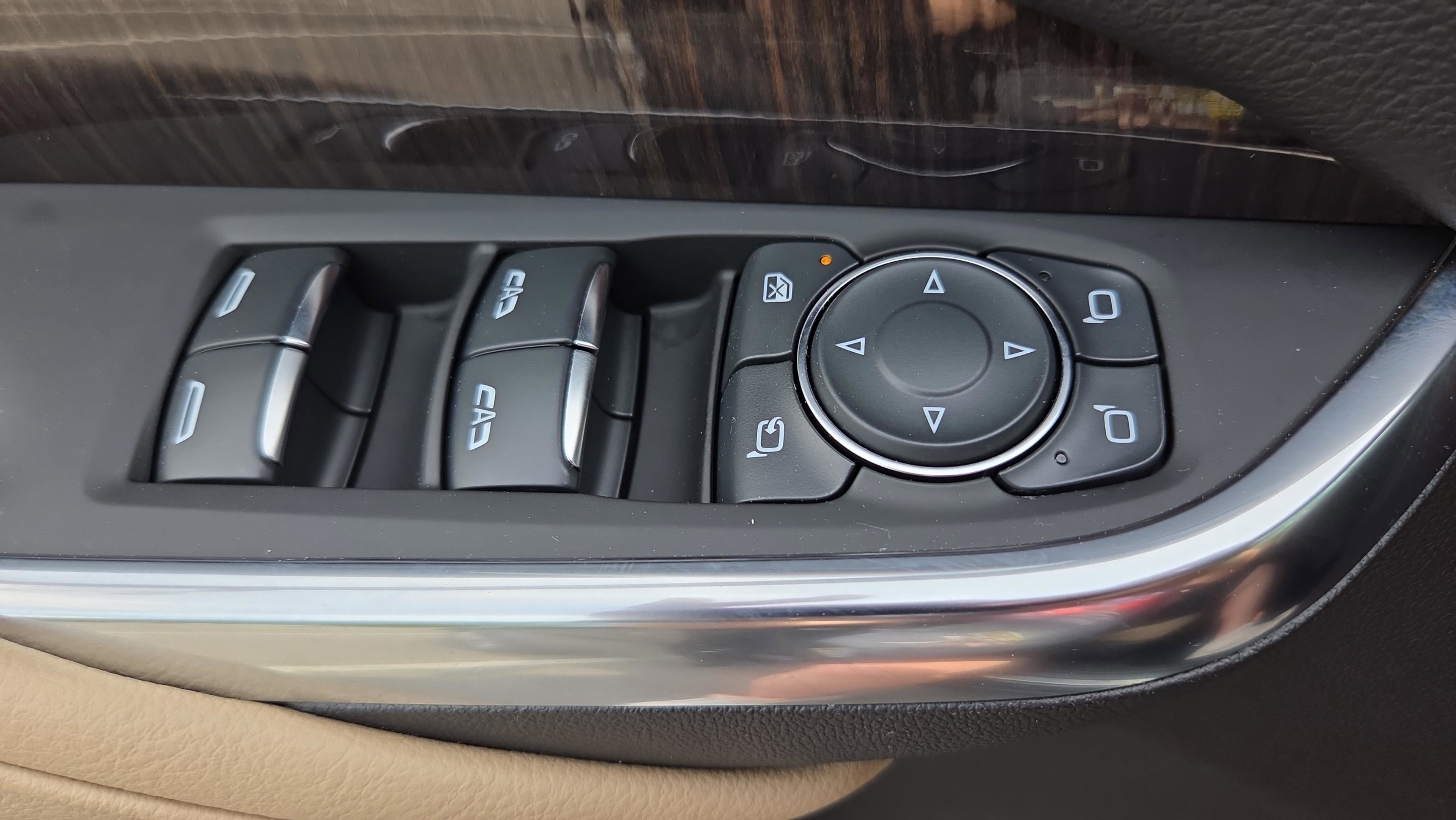 Used 2024 Cadillac XT4 Premium Luxury w/ Cold Weather Package image 3