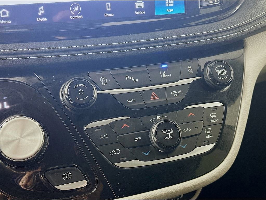 Used 2024 Chrysler Pacifica Touring-L AWD/4WD image 18
