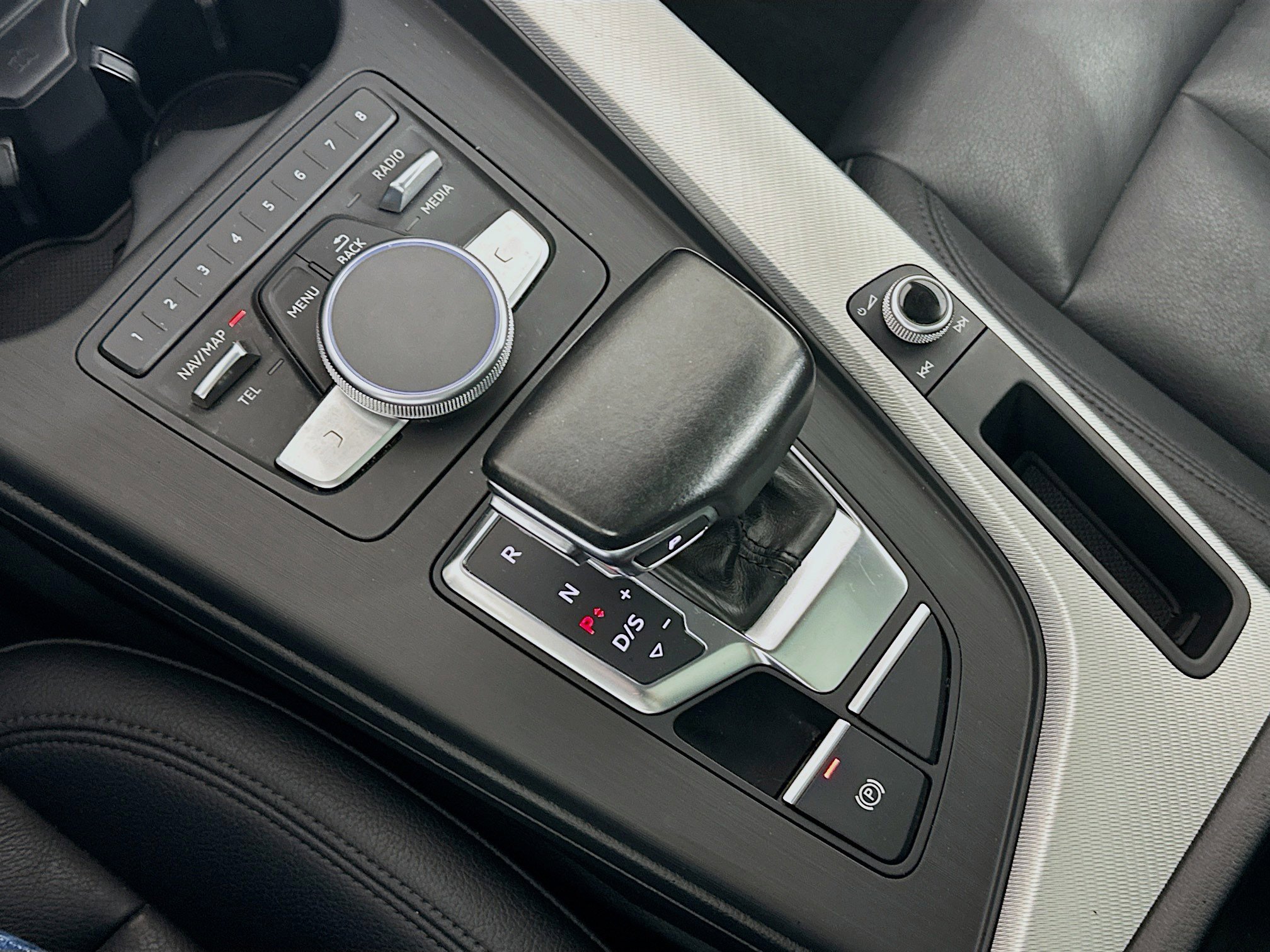 Used 2017 Audi A4 2.0T Premium image 24