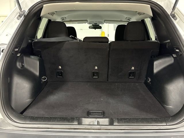 Used 2019 Jeep Cherokee Latitude w/ Popular Appearance Group AWD/4WD image 23