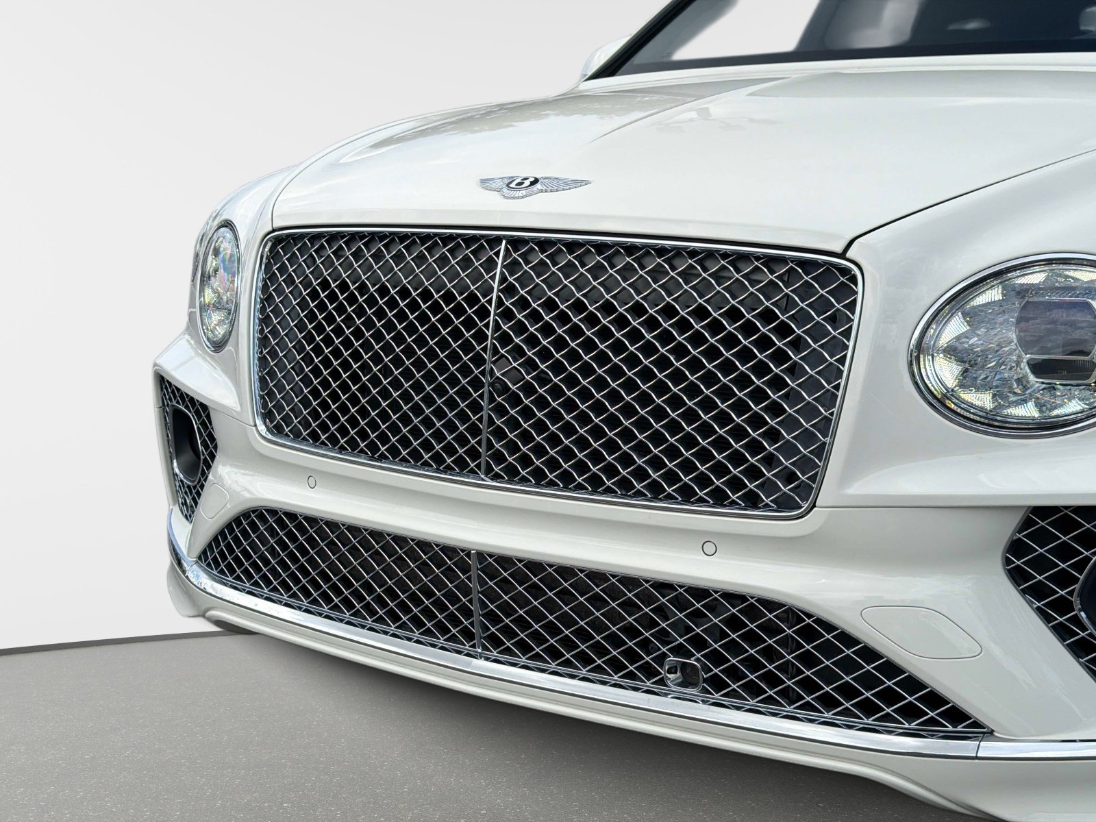 Used 2022 Bentley Bentayga AWD/4WD image 11
