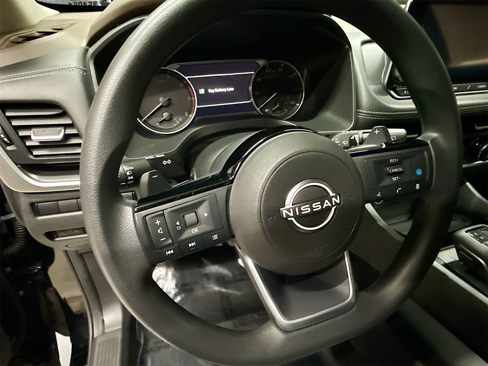 Used 2023 Nissan Rogue SV image 11