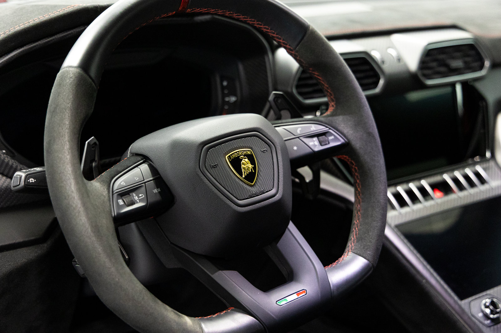 Used 2024 Lamborghini Urus Performante AWD/4WD image 44