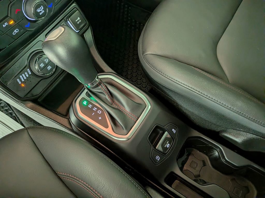 Certified 2023 Jeep Renegade Trailhawk w/ Trailhawk Elite Group image 29