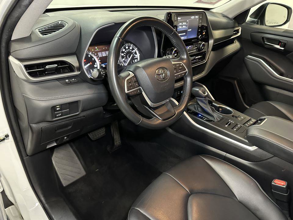 Certified 2022 Toyota Highlander XLE image 24