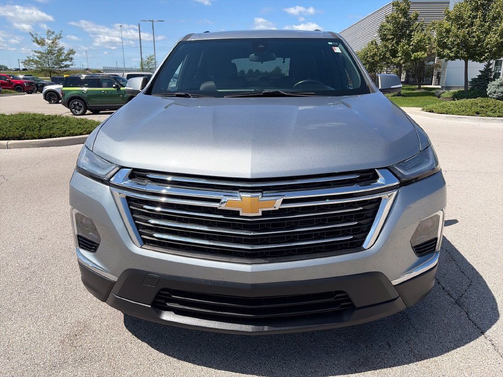 Used 2023 Chevrolet Traverse LT FWD image 2