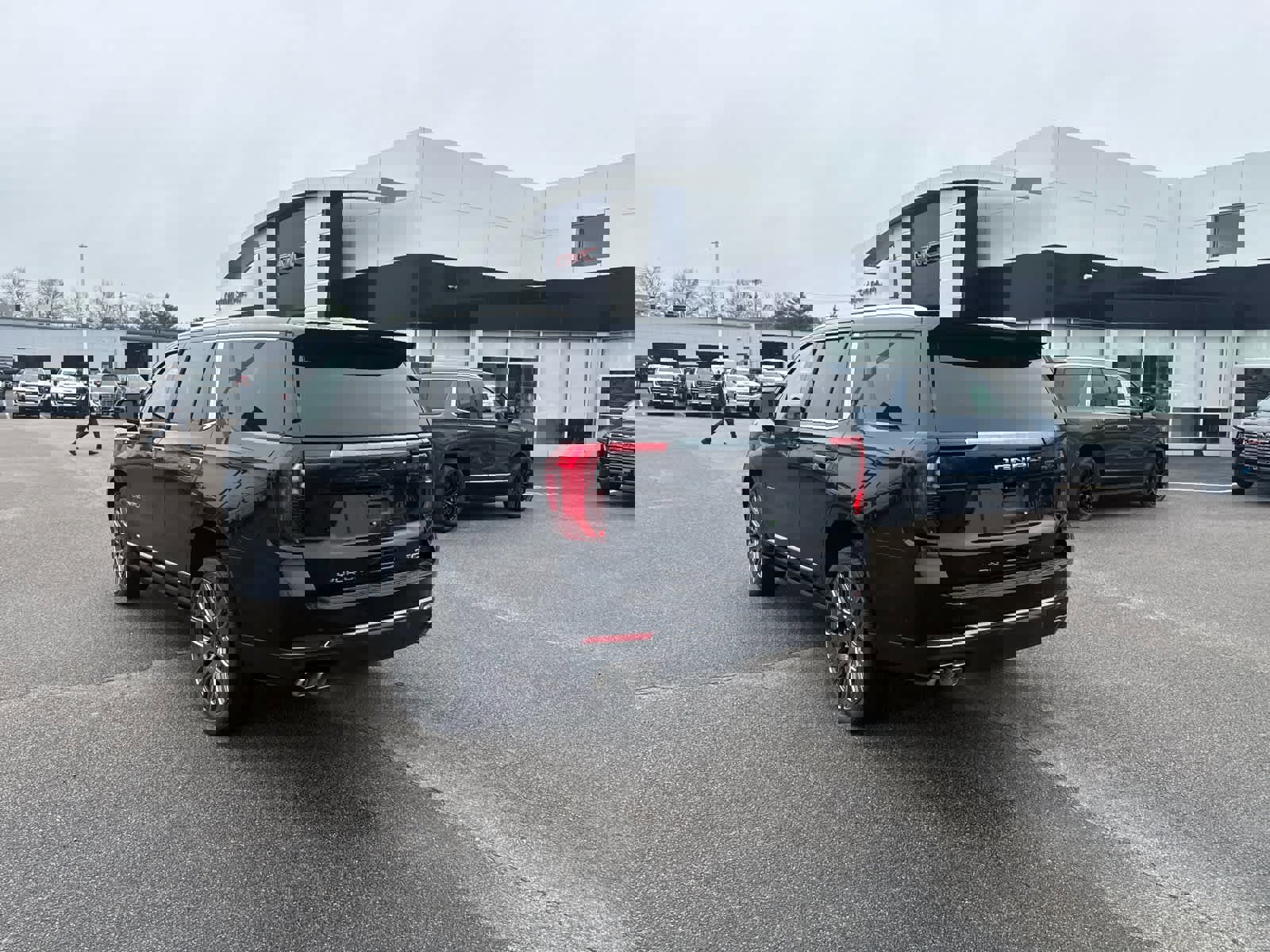 New 2026 GMC Yukon Denali Ultimate AWD/4WD image 3