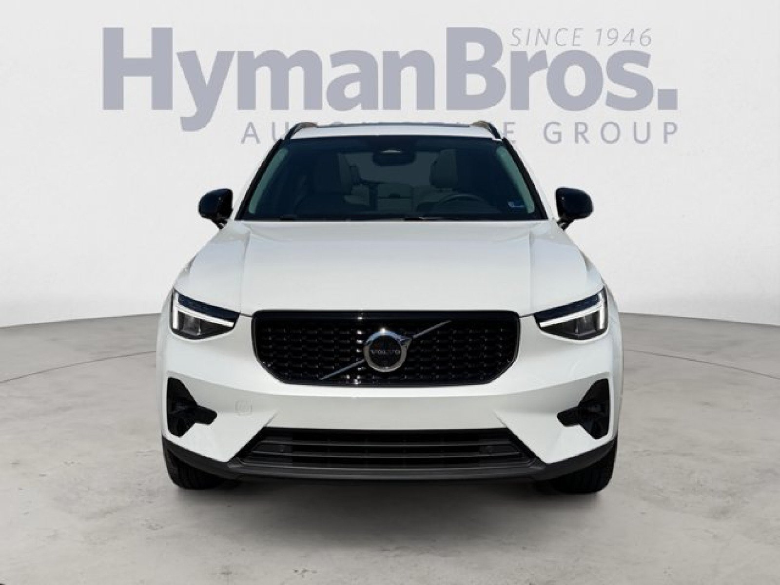 Used 2023 Volvo XC40 B5 Plus AWD/4WD image 8