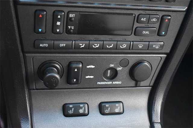 Used 2003 Ford Thunderbird image 26