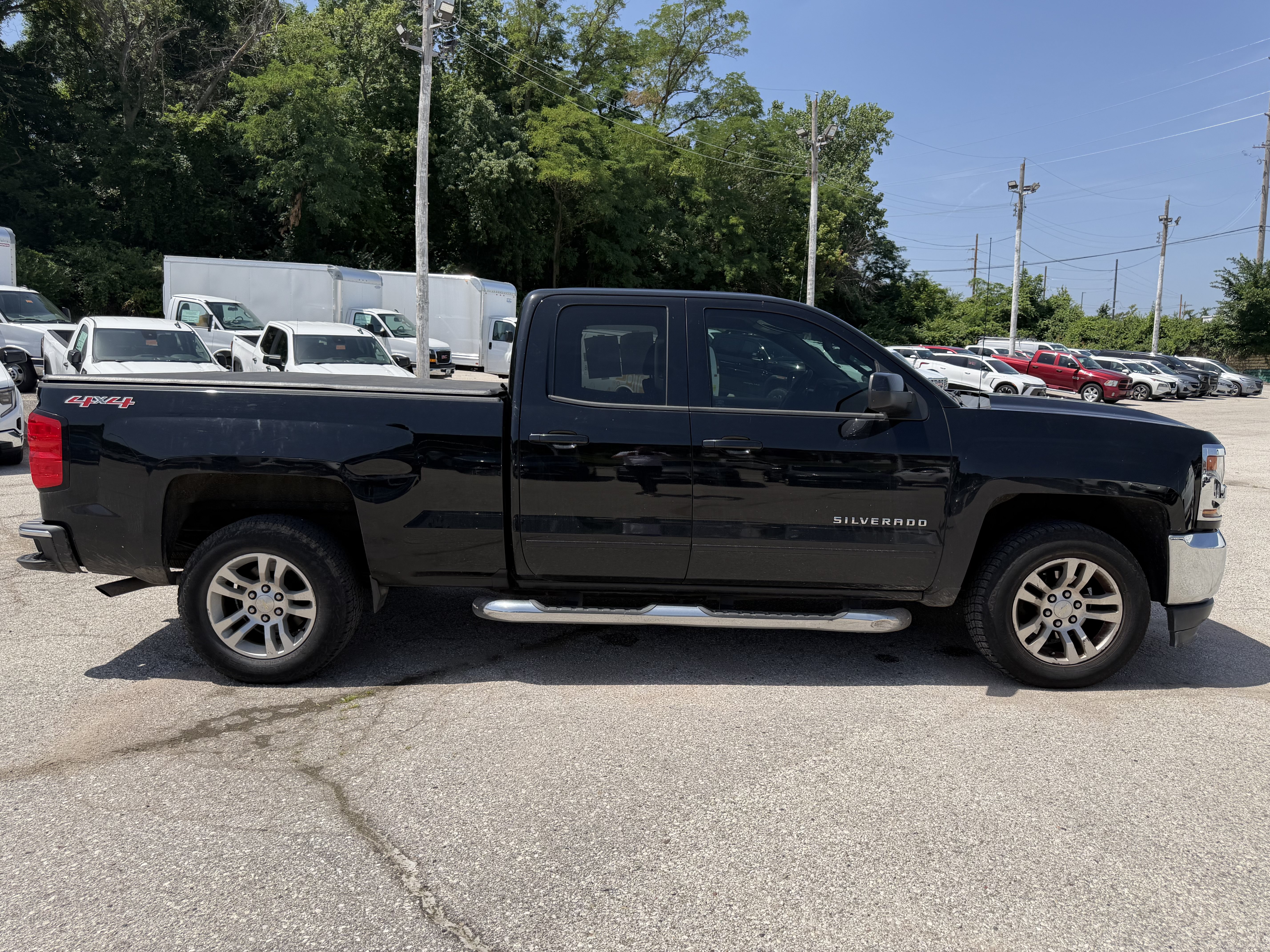 Used 2017 Chevrolet Silverado 1500 LT w/ All Star Edition AWD/4WD image 8