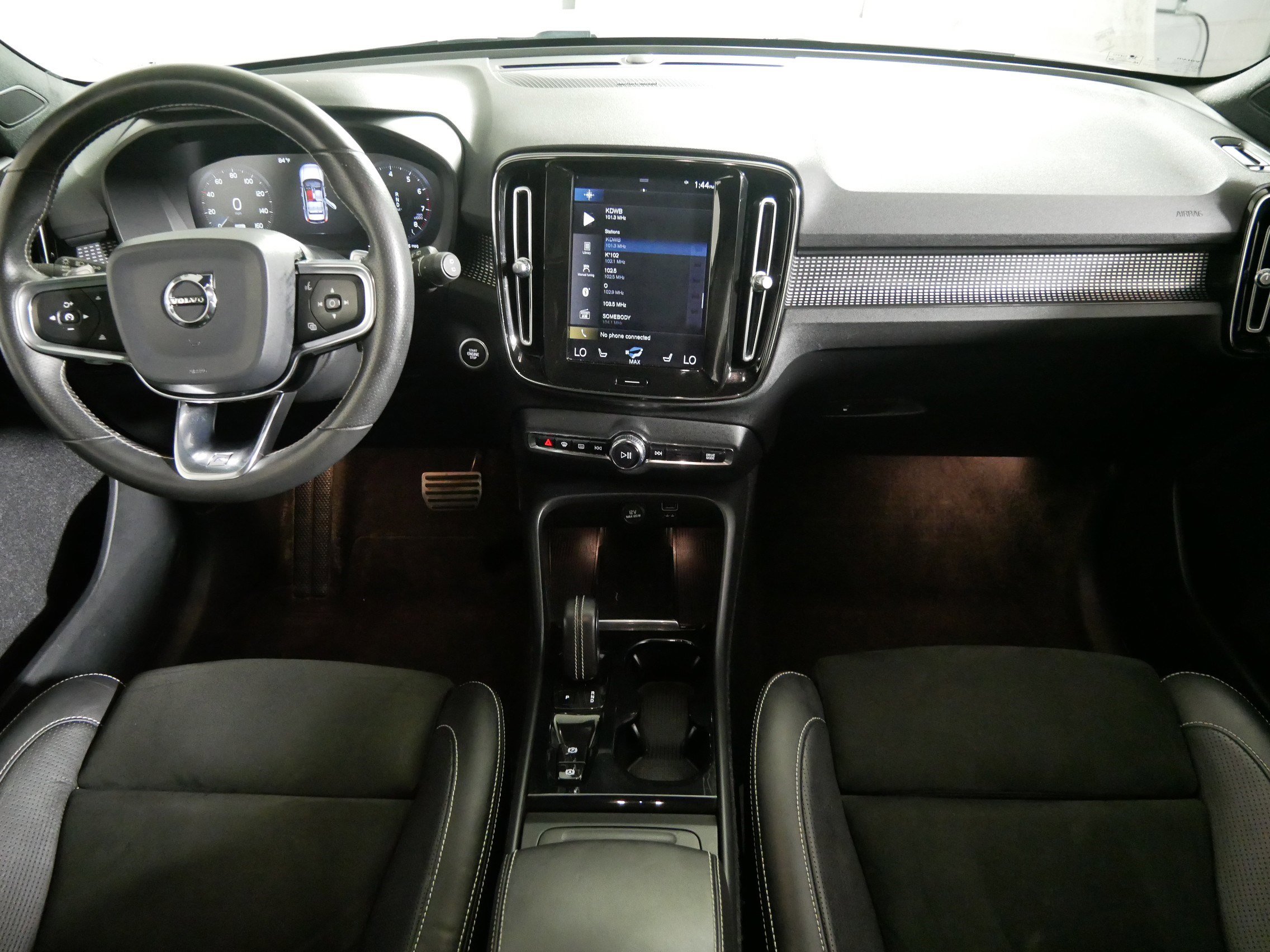 Used 2020 Volvo XC40 T5 R-Design w/ Protection Package Premier AWD/4WD image 10