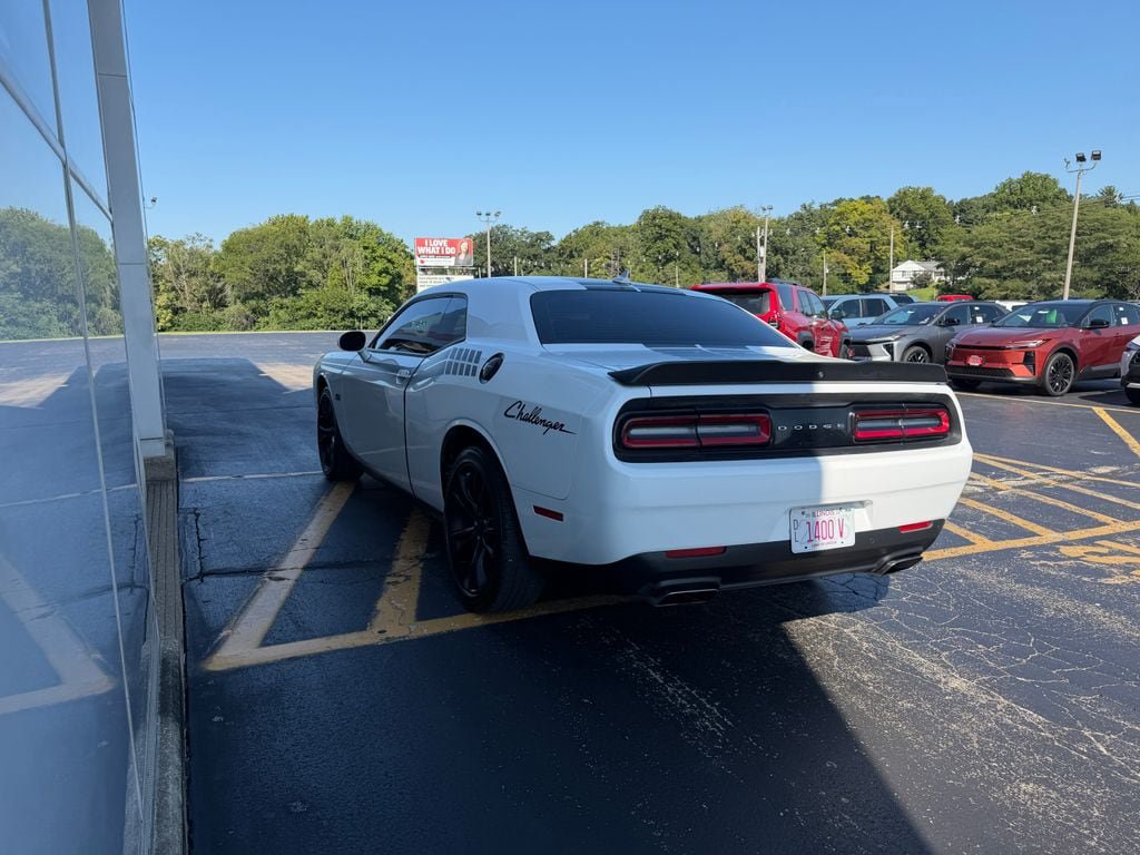 Used 2016 Dodge Challenger R/T Plus RWD image 7
