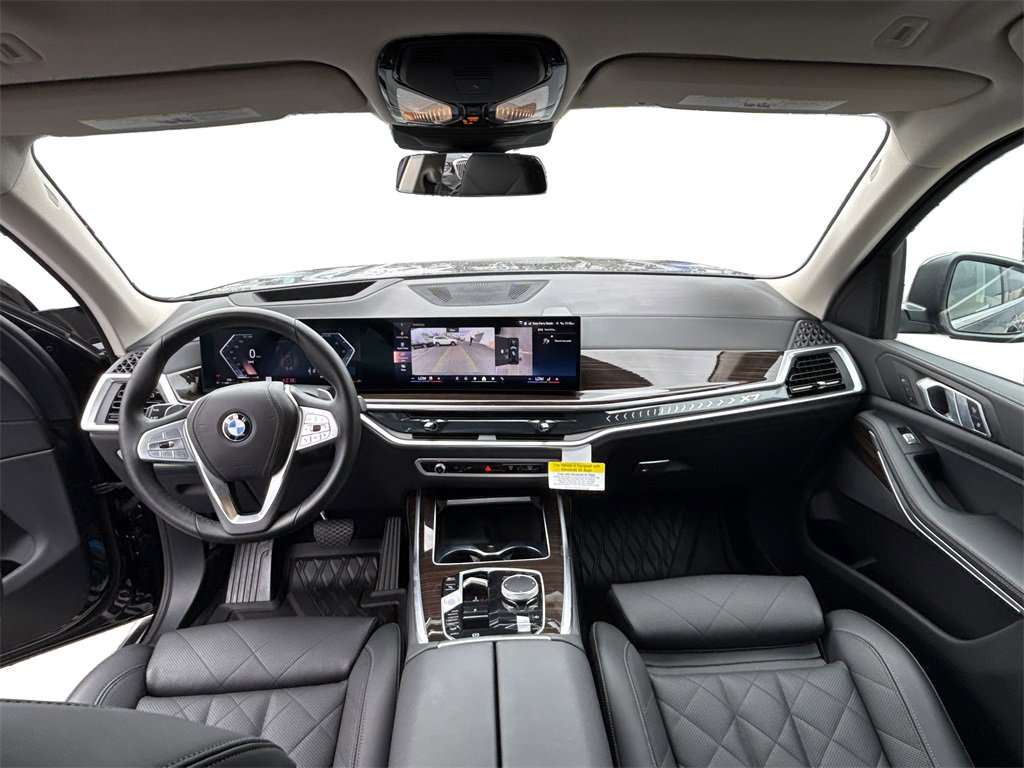 Used 2025 BMW X7 xDrive40i w/ Parking Assistance Package image 19