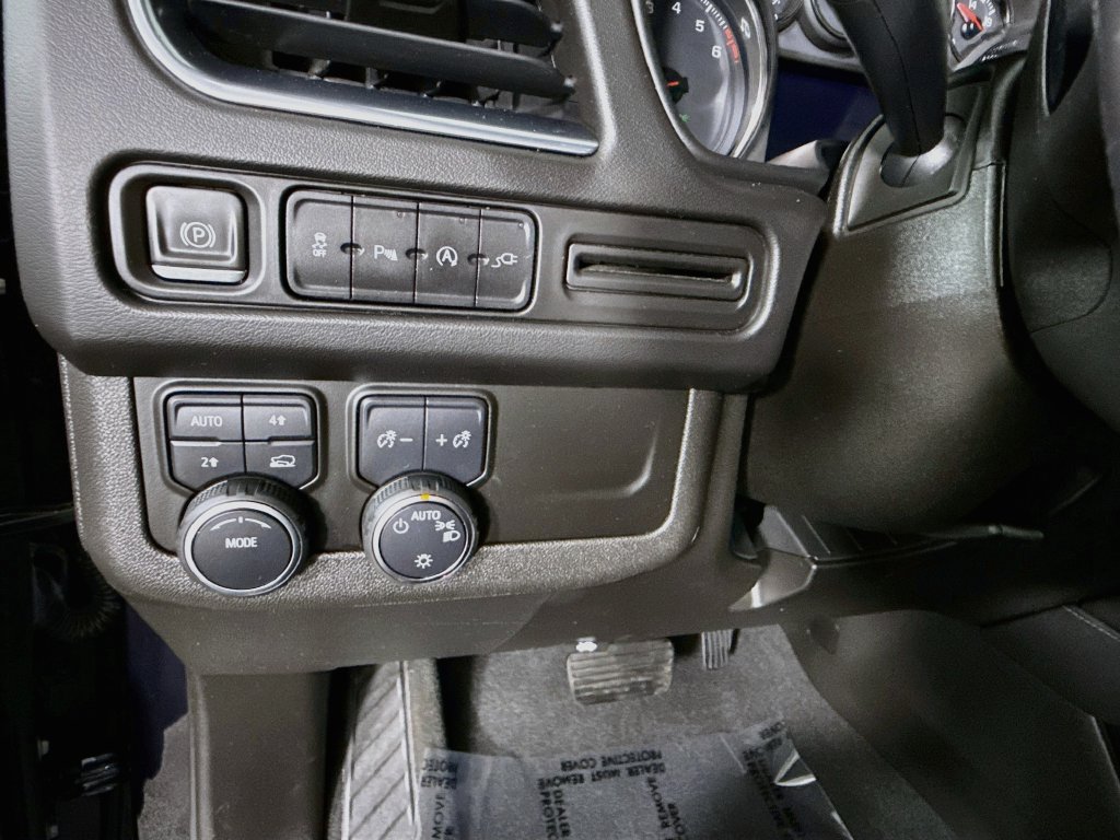 Used 2021 Chevrolet Suburban LT AWD/4WD image 20