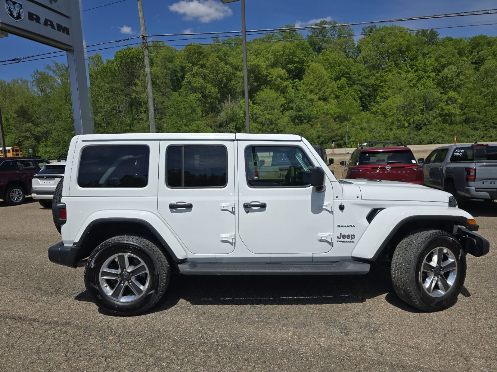 Used 2021 Jeep Wrangler Unlimited Sahara w/ Uconnect 4C Nav & Sound Group AWD/4WD image 9