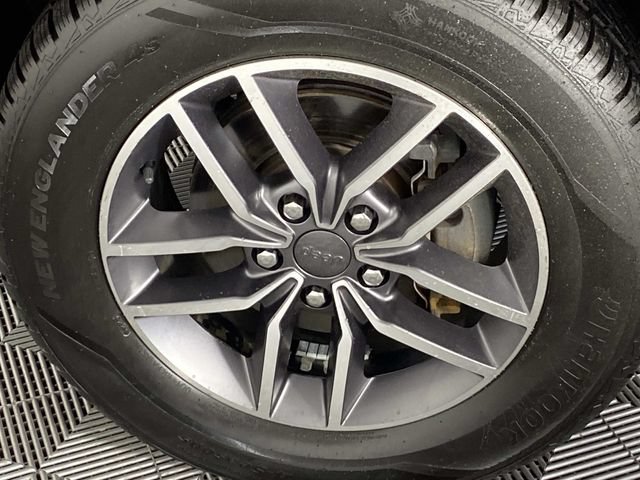 Used 2020 Jeep Grand Cherokee Limited AWD/4WD image 27