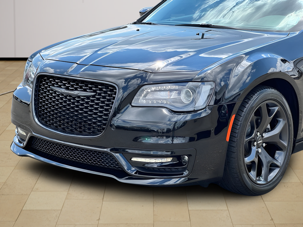 Used 2023 Chrysler 300 Touring L RWD image 35