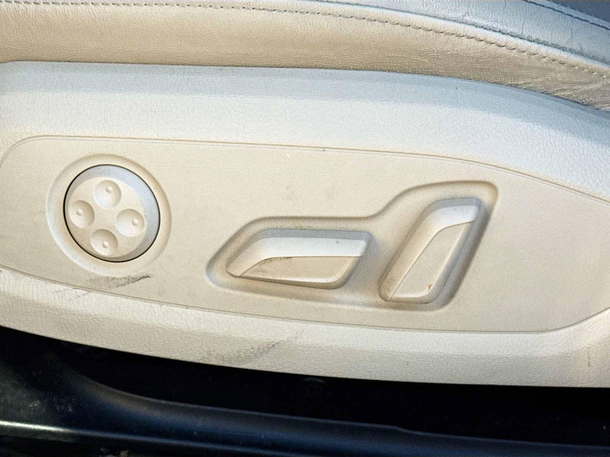 Used 2024 Audi A4 2.0T Premium w/ Convenience Package image 24