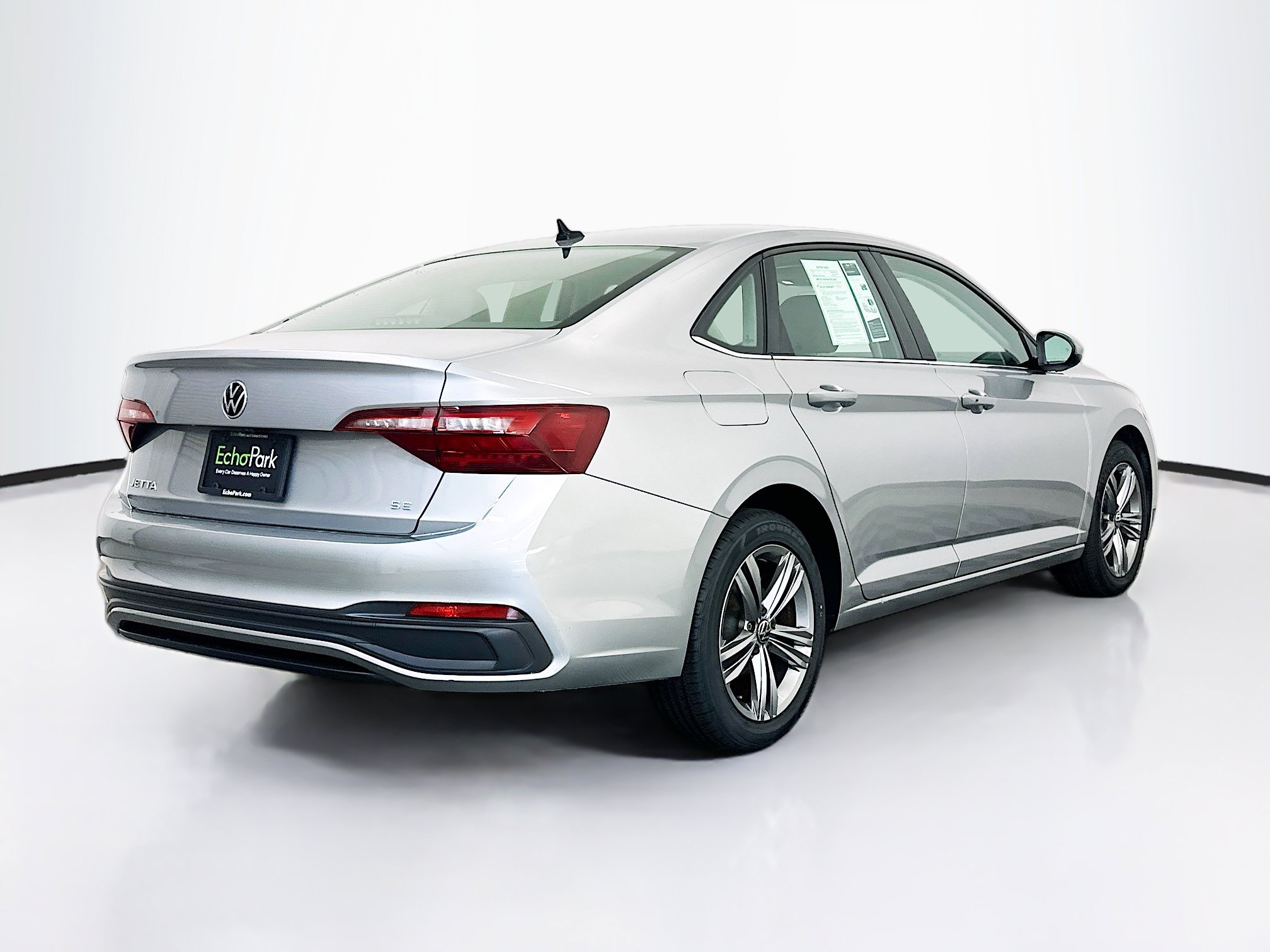 Used 2024 Volkswagen Jetta SE FWD image 9