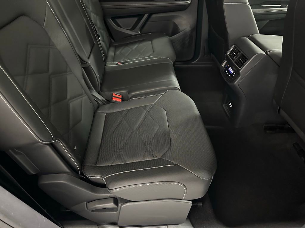 Used 2025 Volkswagen Atlas SE AWD/4WD image 55