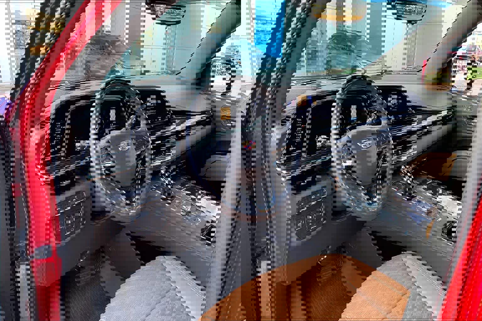 Used 2023 Cadillac Escalade Premium Luxury w/ Performance Package AWD/4WD image 16