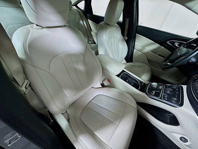 Used 2015 Chrysler 200 C w/ Navigation & Sound Group I image 28
