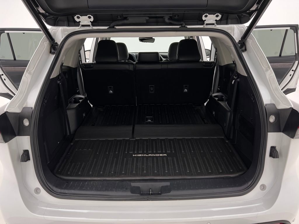 Used 2023 Toyota Highlander Limited image 24