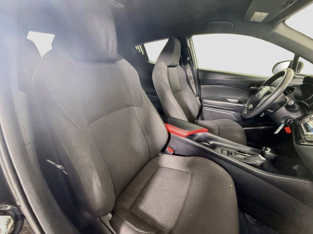 Used 2019 Toyota C-HR LE FWD image 27