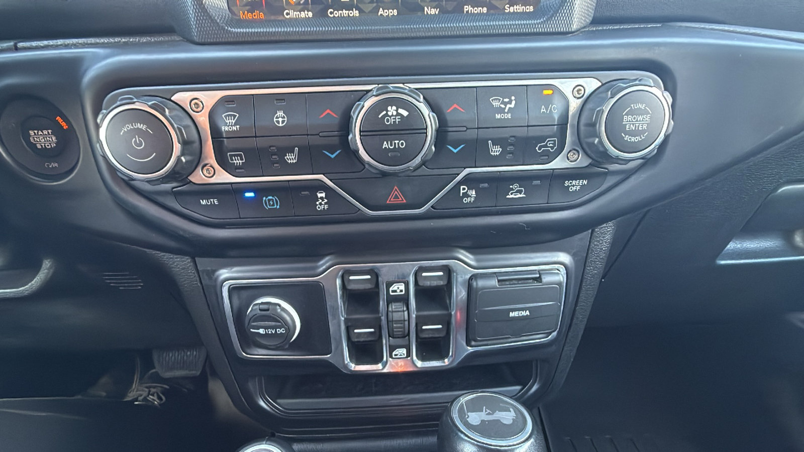 Used 2022 Jeep Wrangler Unlimited Sahara w/ Cold Weather Group AWD/4WD image 20