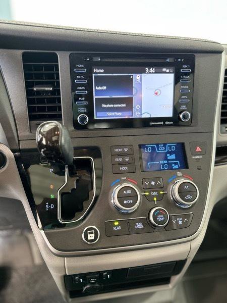 Used 2020 Toyota Sienna XLE w/ XLE Navigation Package image 21
