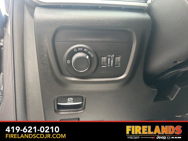 Used 2023 Jeep Grand Cherokee L Laredo w/ Luxury Tech Group I image 23