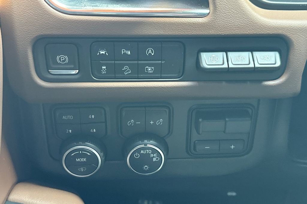 Used 2023 Chevrolet Tahoe High Country image 34