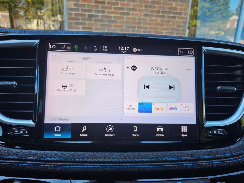 Used 2021 Chrysler Pacifica Touring-L FWD image 51