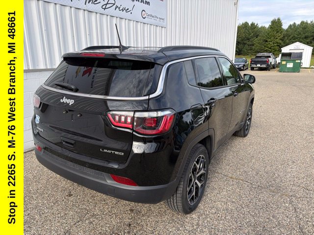 Used 2025 Jeep Compass Limited AWD/4WD image 13