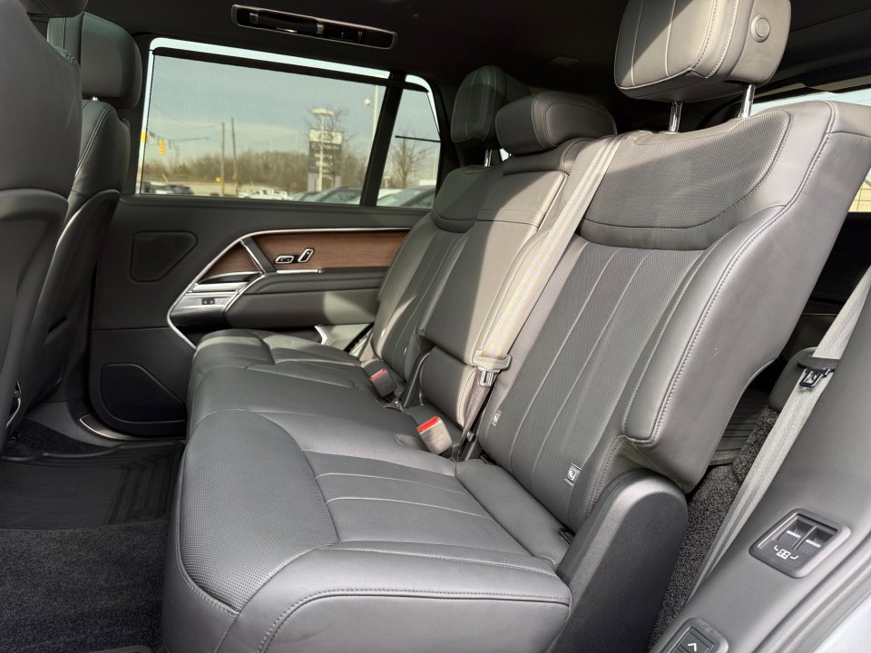 Used 2024 Land Rover Range Rover Long Wheelbase SE AWD/4WD image 30