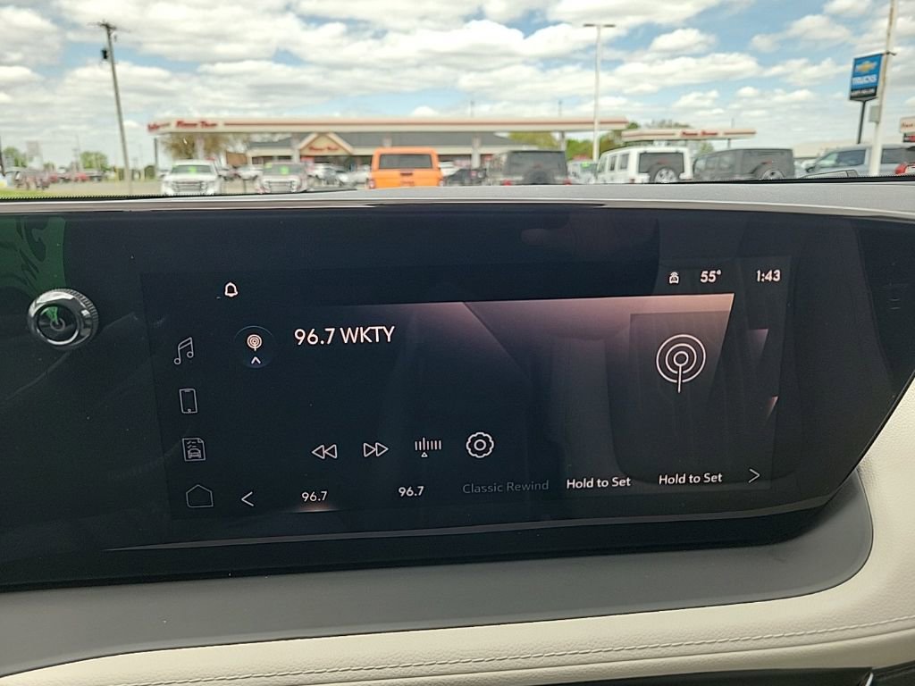 Used 2025 Buick Encore GX Avenir w/ Avenir Technology Package AWD/4WD image 16