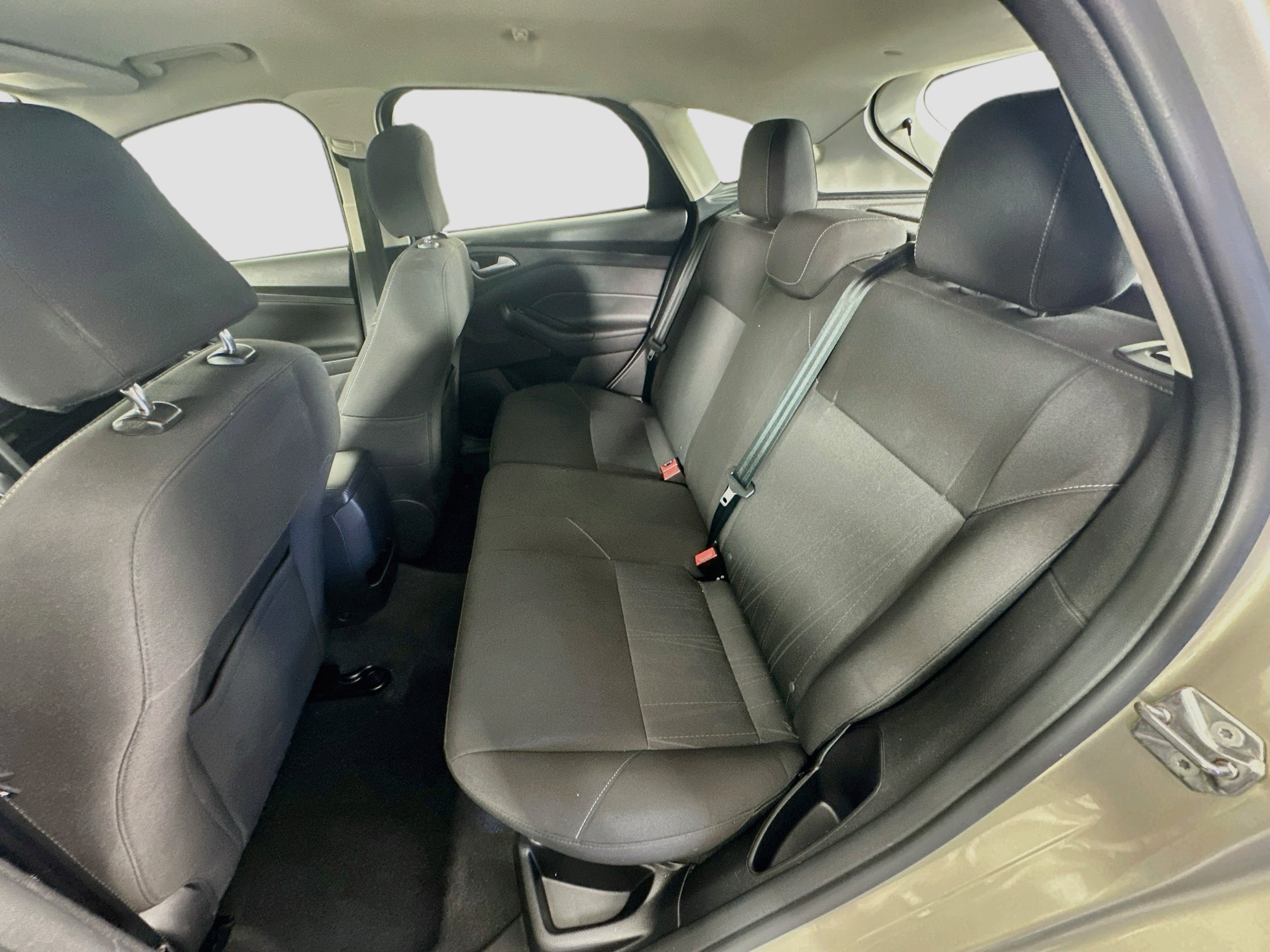 Used 2015 Ford Focus SE FWD image 25