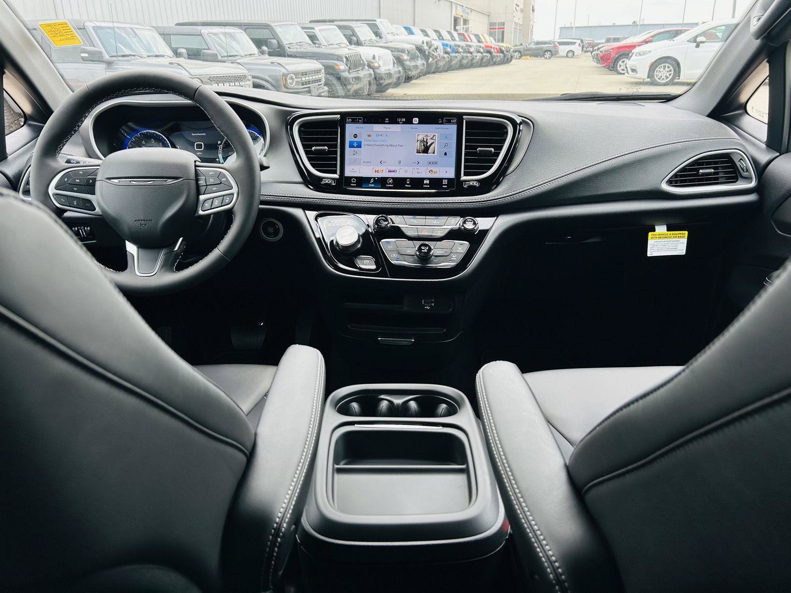 New 2027 Chrysler Pacifica Select FWD image 23
