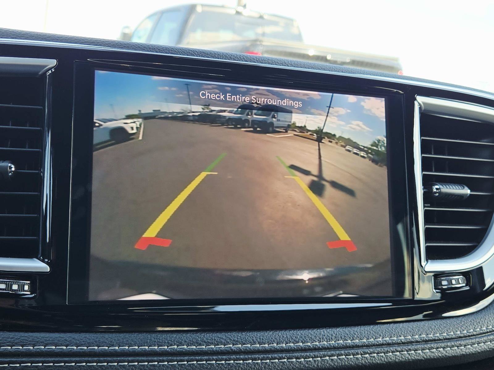 Used 2024 Chrysler Pacifica Limited w/ S Appearance Package FWD image 32